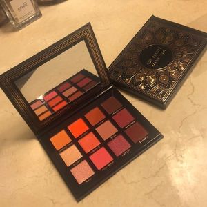 NWT Ace Beaute Scarlet Dusk Eyeshadow Palette